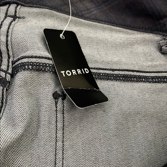 Torrid multi zipped stretchy jegging size 26R NWT - Picture 6 of 15